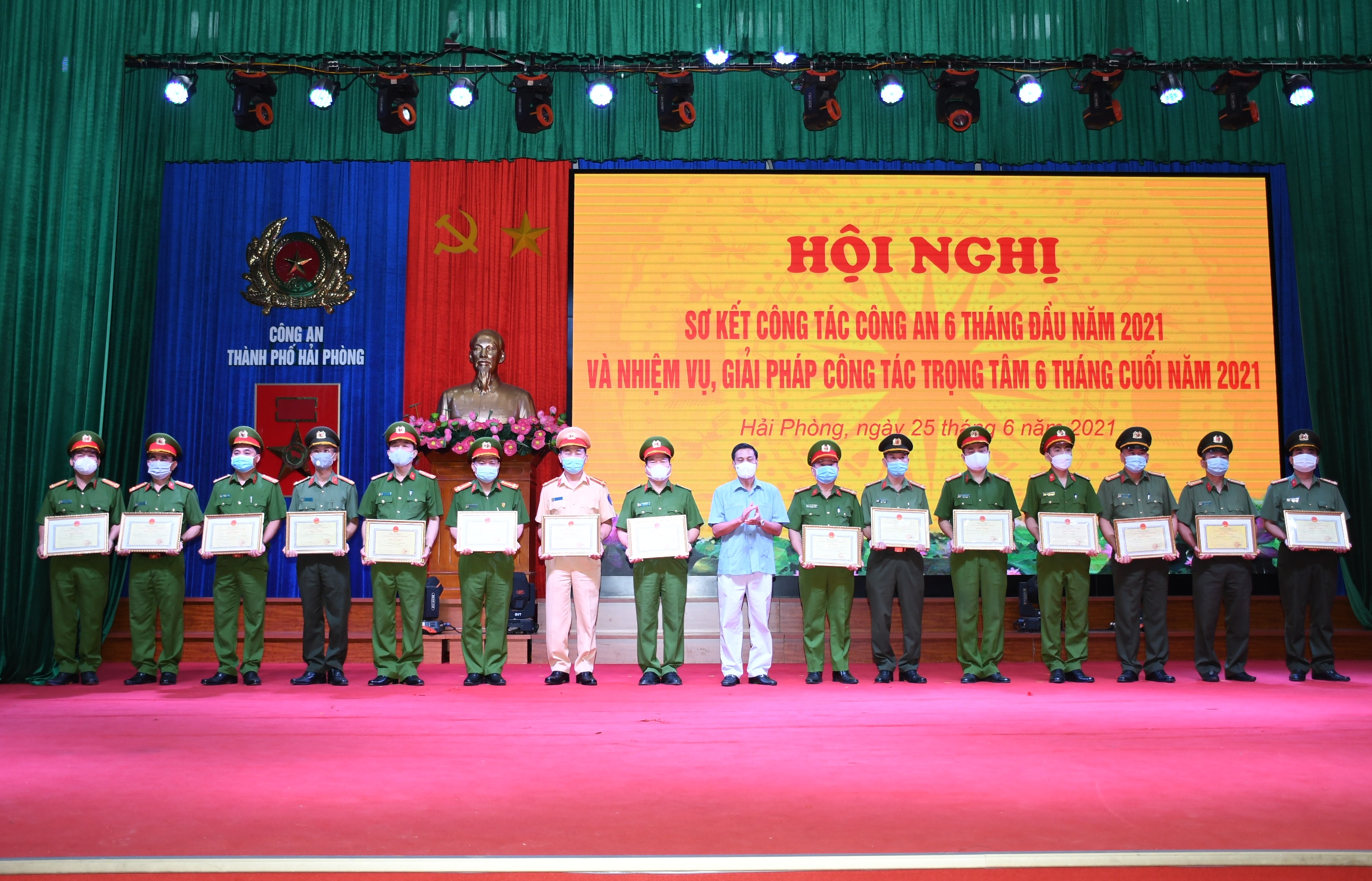 Công an thành phố sơ kết 6 tháng: Siết chặt kỷ luật, kỷ cương, nâng cao chất lượng cán bộ